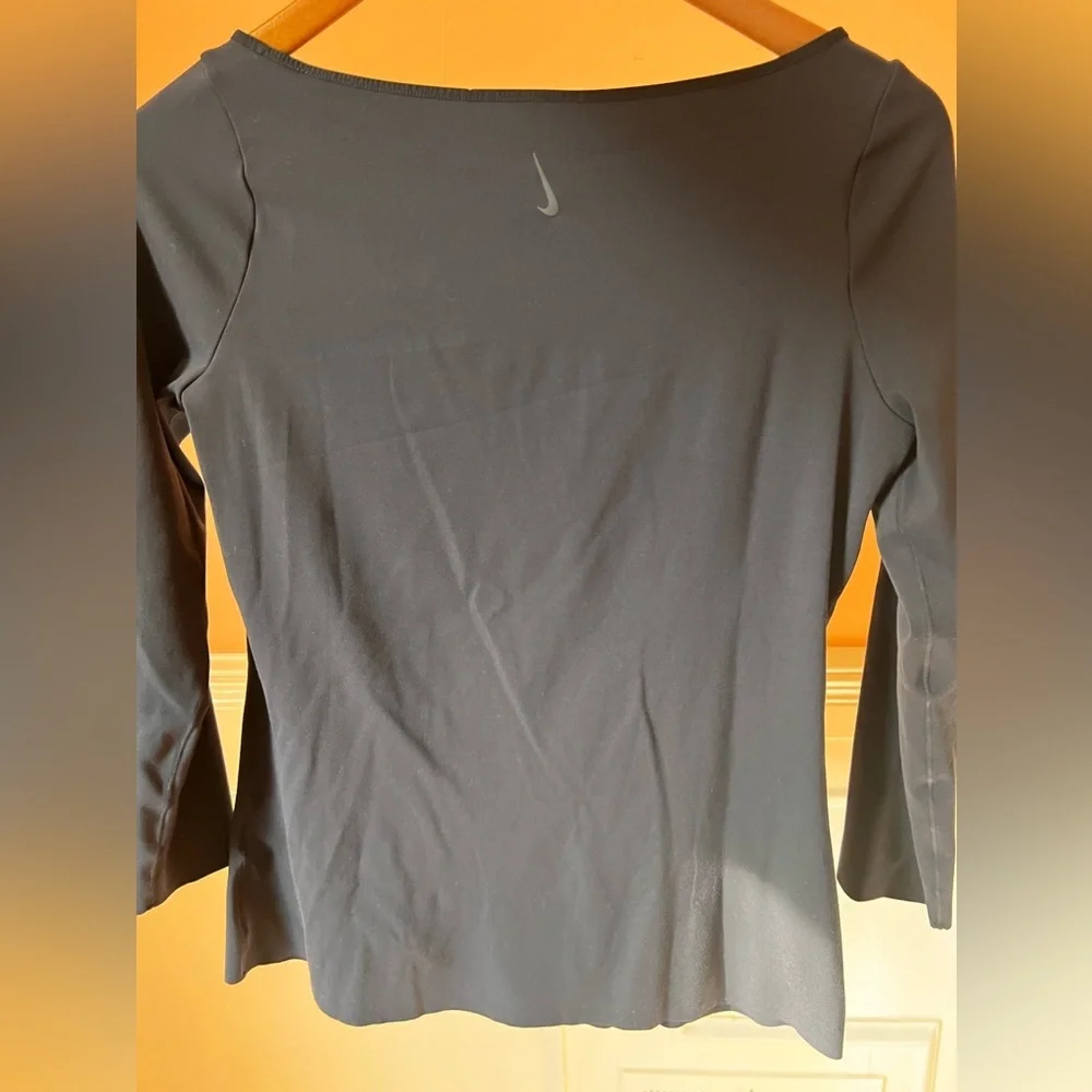 Nike Yoga Long-Sleeve Top  size medium nwt new with tags stretch sheath fitted